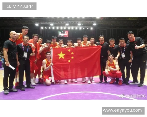 中国男篮红队与蓝队激战正酣展现青春风采与团队精神